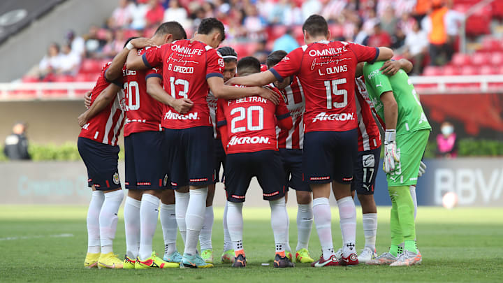 Jugadores de las Chivas del Guadalajara previo a un partido ante Rayados de Monterrey.