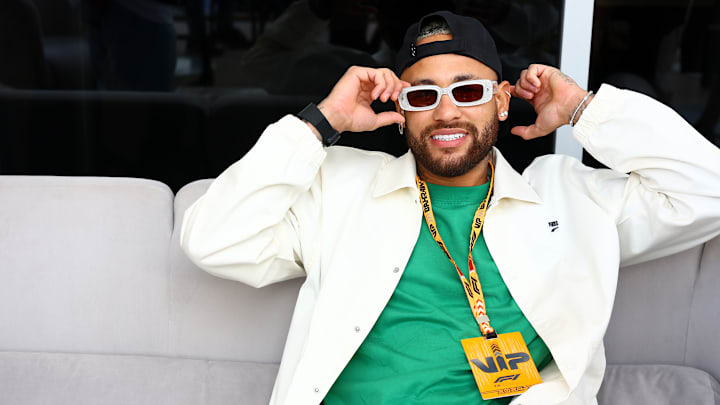 Por vezes, foco do jogador não está nas quatro linhas