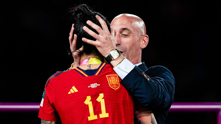 Luis Rubiales besó a Jennifer Hermoso luego del Mundial de Fútbol Femenino 2023 y el hecho produjo un escándalo