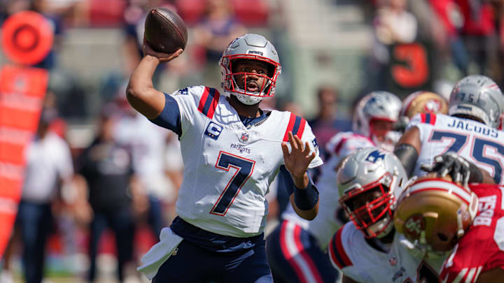 New England Patriots quarterback Jacoby Brissett (7) passes the football against the San Francisco 49ers during the first quarter at Levi's Stadium.