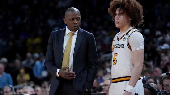 Mar 20, 2025; Wichita, KS, USA; Missouri Tigers head coach Dennis Gates talks to guard T.O. Barrett (5) in the second half of a first round men’s NCAA Tournament game against the Drake Bulldogs at Intrust Bank Arena. Mandatory Credit: Kirby Lee-Imagn Images