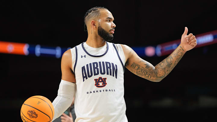 Auburn Tigers forward Johni Broome (4)