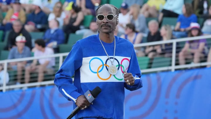 Snoop Dogg wore newly-released Nike running shoes.