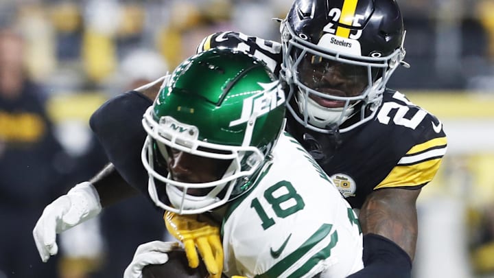 Oct 20, 2024; Pittsburgh, Pennsylvania, USA; Pittsburgh Steelers safety DeShon Elliott (25) tackles New York Jets wide receiver Mike Williams (18) after a catch during the third quarter against at Acrisure Stadium. Mandatory Credit: Charles LeClaire-Imagn Images Oct 20, 2024; Pittsburgh, Pennsylvania, USA; Pittsburgh Steelers safety DeShon Elliott (25) tackles New York Jets wide receiver Mike Williams (18) after a catch during the third quarter against at Acrisure Stadium. Mandatory Credit: Charles LeClaire-Imagn Images