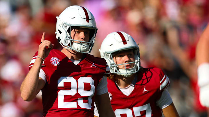 Oklahoma kicker Tate Sandell (29).