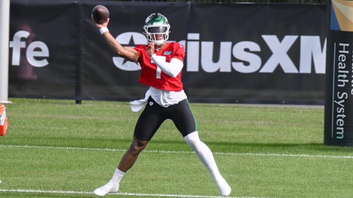 Jul 23, 2025; Florham Park, NY, USA; New York Jets quarterback Justin Fields (7) participates in a drill during training camp at Atlantic Health Jets Training Center. Mandatory Credit: John Jones-Imagn Images