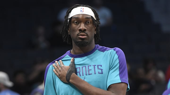 Mar 25, 2025; Charlotte, North Carolina, USA;  Charlotte Hornets center Mark Williams (5) warms up before the game against the Orlando Magic at the Spectrum Center. Mandatory Credit: Sam Sharpe-Imagn Images