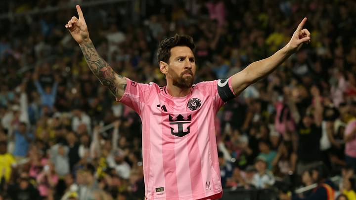 Apenas la semana pasada, Lio anotó desde el tiro libre y ahora lo repitió para llegar a 76 por dicha vía Apenas la semana pasada, Lio anotó desde el tiro libre y ahora lo repitió para llegar a 76 por dicha vía
