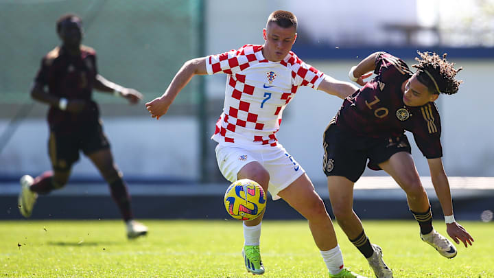 Bruno Durdov (links) steht auf Gladbachs Notizblock