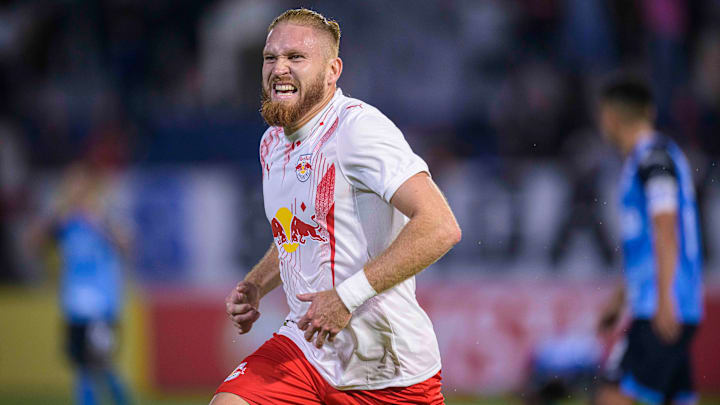 Isidro Pitta anotou dois gols no meio de semana