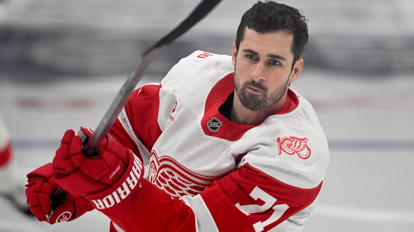 Former Sabres coach lauds Red Wings' Dylan Larkin after NHL trade request