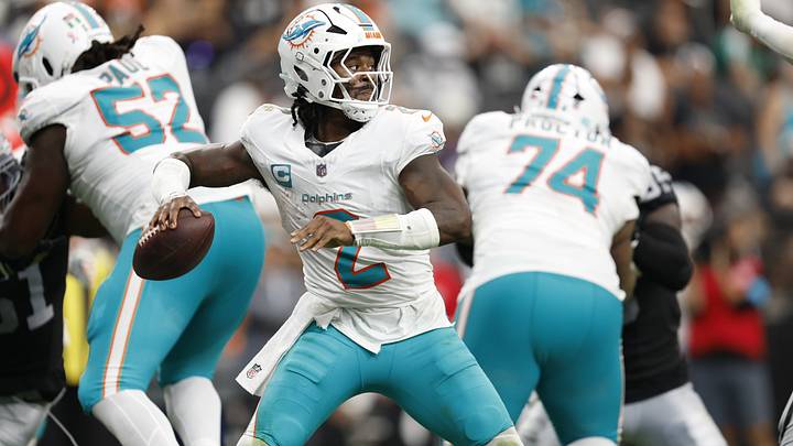 Miami Dolphins quarterback Malik Willis (2) throws the ball in the fourth quarter against the Las Vegas Raiders at Allegiant Stadium. Miami Dolphins quarterback Malik Willis (2) throws the ball in the fourth quarter against the Las Vegas Raiders at Allegiant Stadium.