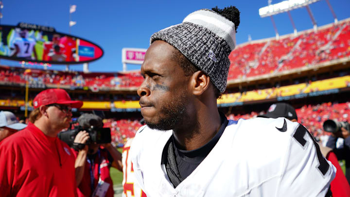 Oct 19, 2025; Kansas City, Missouri, USA; Las Vegas Raiders quarterback Geno Smith (7) looks on after the game against the Kansas City Chiefs at GEHA Field at Arrowhead Stadium. Mandatory Credit: Denny Medley-Imagn Images Oct 19, 2025; Kansas City, Missouri, USA; Las Vegas Raiders quarterback Geno Smith (7) looks on after the game against the Kansas City Chiefs at GEHA Field at Arrowhead Stadium. Mandatory Credit: Denny Medley-Imagn Images