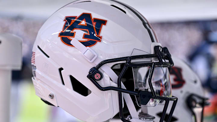 Auburn has targeted a corner who previously played with a current Tigers corner.