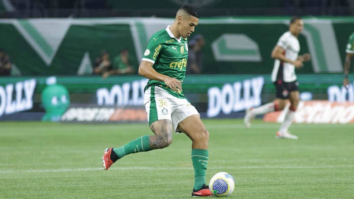 Naves tem contrato até 2028 com o Palmeiras Naves tem contrato até 2028 com o Palmeiras