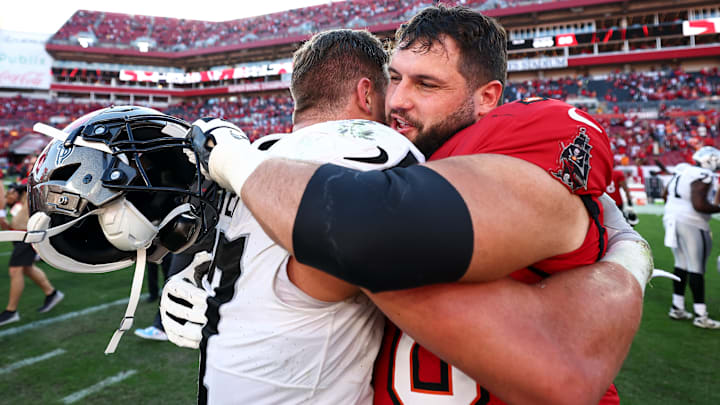 Tampa Bay Buccaneers OL Robert Hainsey is reuniting with Liam Coen, signing a three-year deal with the Jaguars in free agency.