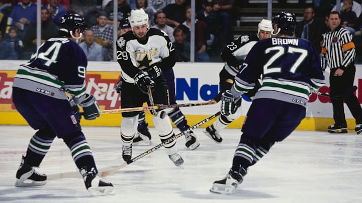 Hartford Whalers vs Dallas Stars