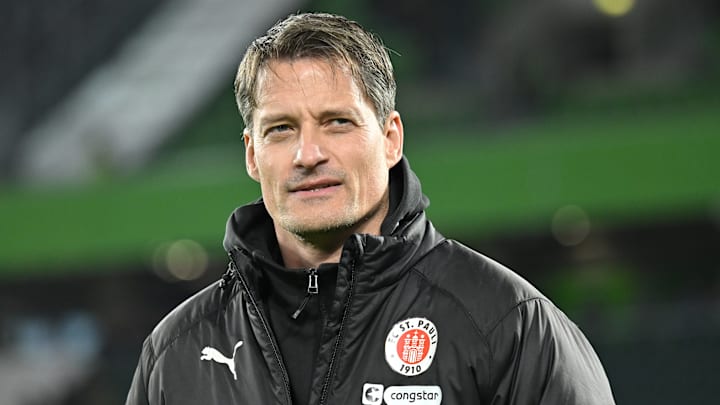 Alexander Blessin steht bei St. Pauli seit Sommer 2024 an der Seitenlinie