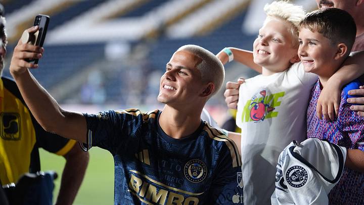 Jul 22, 2026; Chester, Pennsylvania, USA; Philadelphia Union midfielder Cavan Sullivan (6) interacts with fans Jul 22, 2026; Chester, Pennsylvania, USA; Philadelphia Union midfielder Cavan Sullivan (6) interacts with fans