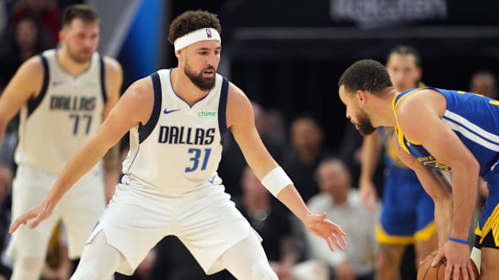 Thompson, now of the Mavs, guards Curry during a game against the Warriors