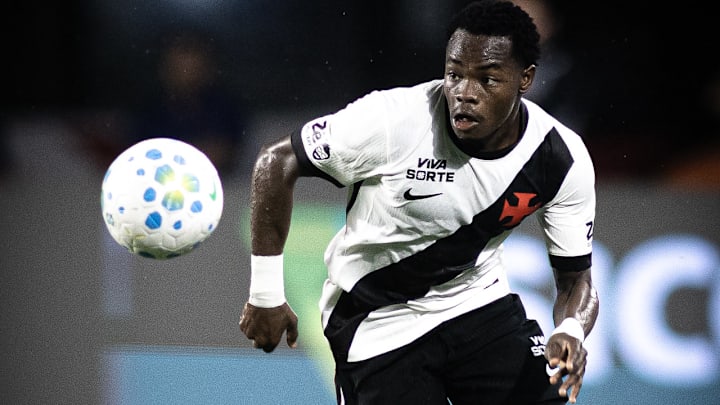 Andrés Gómez deve ser um dos titulares do Vasco da Gama contra o Fluminense