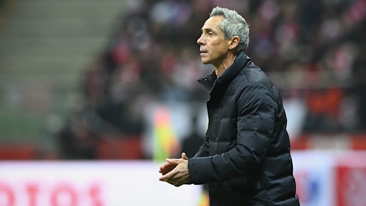 Paulo Sousa tem contrato até 2023 e multa rescisória, mas permanência no Flamengo não é garantida. Treinador balança no cargo. 