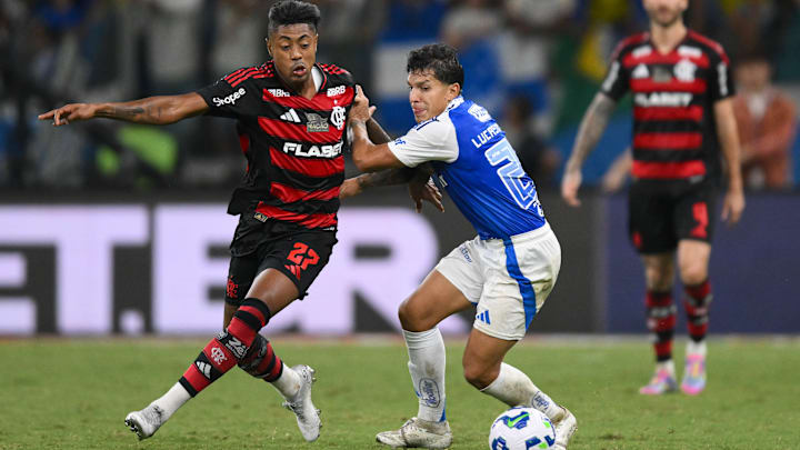 Flamengo e Cruzeiro fazem jogo decisivo na rodada do Brasileirão Flamengo e Cruzeiro fazem jogo decisivo na rodada do Brasileirão