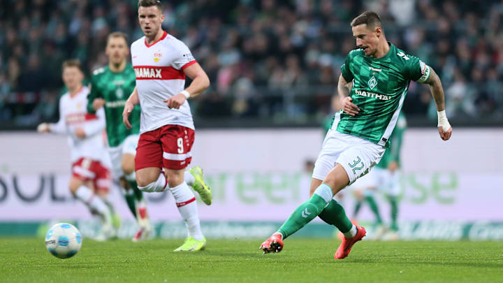 Marco Friedl (r.) gegen den VfB Stuttgart