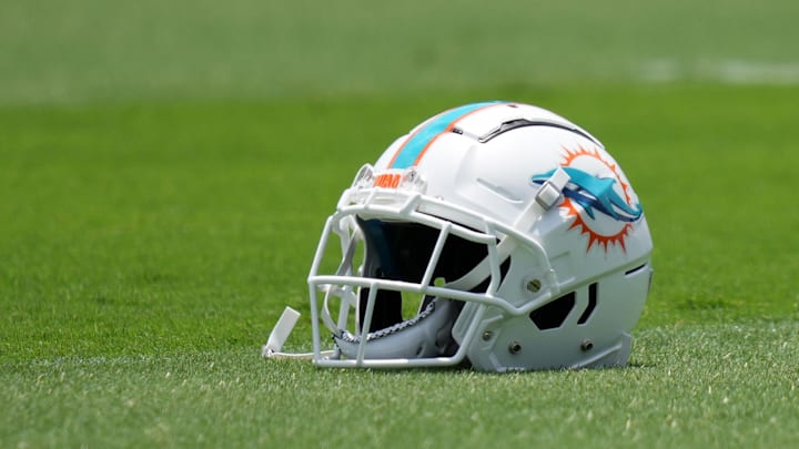 May 17, 2022; Miami Gardens, FL, USA; A general view of a Miami Dolphins helmet on the grass during OTA practice at Baptist Health Training Complex. Mandatory Credit: Jasen Vinlove-Imagn Images May 17, 2022; Miami Gardens, FL, USA; A general view of a Miami Dolphins helmet on the grass during OTA practice at Baptist Health Training Complex. Mandatory Credit: Jasen Vinlove-Imagn Images