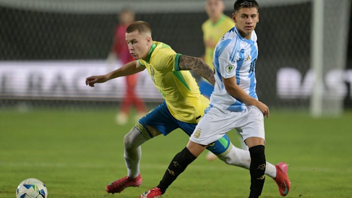 Echeverri fez dois gols para a equipe albiceleste