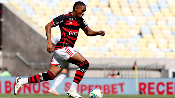 Lorran será um dos “veteranos” do Flamengo no início do Cariocão