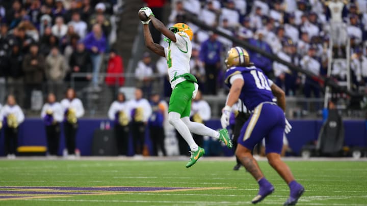 Nov 29, 2025; Seattle, Washington, USA; Oregon Ducks wide receiver Malik Benson (4) catches a pass and runs 64 yards for a touchdown against the Washington Huskies during the second half at Husky Stadium. Mandatory Credit: Steven Bisig-Imagn Images Nov 29, 2025; Seattle, Washington, USA; Oregon Ducks wide receiver Malik Benson (4) catches a pass and runs 64 yards for a touchdown against the Washington Huskies during the second half at Husky Stadium. Mandatory Credit: Steven Bisig-Imagn Images