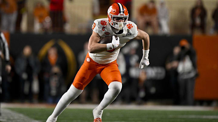 Dec 21, 2024; Austin, Texas, USA; Clemson Tigers tight end Jake Briningstool (9) in action during the game between the Texas Longhorns and the Clemson Tigers in the CFP National Playoff First Round at Darrell K Royal-Texas Memorial Stadium. Mandatory Credit: Jerome Miron-Imagn Images Dec 21, 2024; Austin, Texas, USA; Clemson Tigers tight end Jake Briningstool (9) in action during the game between the Texas Longhorns and the Clemson Tigers in the CFP National Playoff First Round at Darrell K Royal-Texas Memorial Stadium. Mandatory Credit: Jerome Miron-Imagn Images