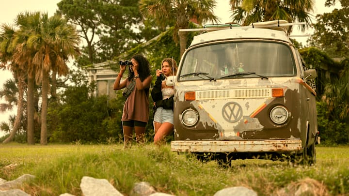 Outer Banks. (L to R) Carlacia Grant as Cleo, Madelyn Cline as Sarah Cameron in episode 402 of Outer Banks. Cr. Jackson Lee Davis/Netflix © 2024
