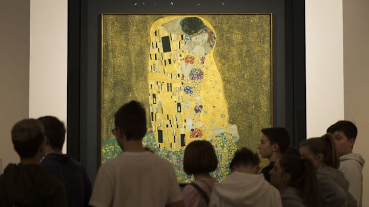 Museum visitors admire Gustav Klimt’s ‘The Kiss.’