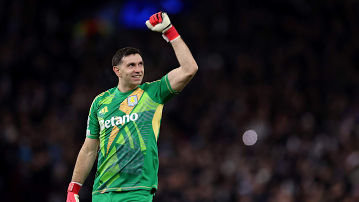 Emiliano Martinez, prêt pour défier le PSG avec Aston Villa.