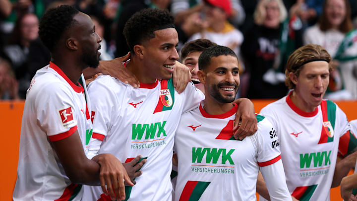 Noahkai Banks (zweiter von l.) ist eines der Ziele des DFB.