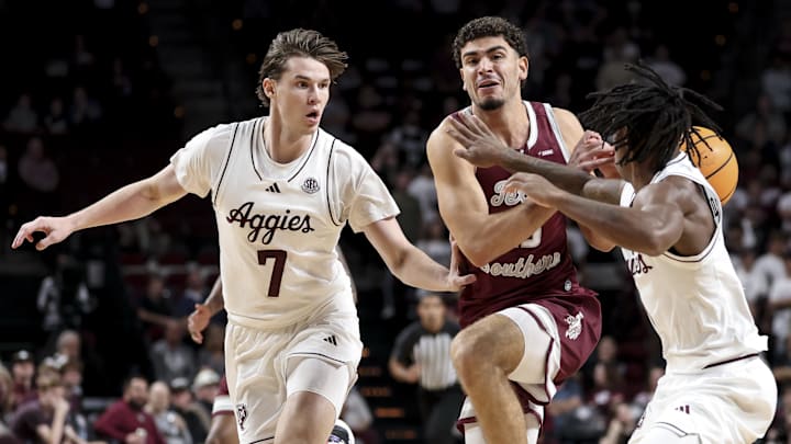 Nov 6, 2025; College Station, Texas, USA; Texas Southern Tigers guard Ahmed Nedal Abdelrahman (15) drives to the basket as Texas A&M Aggies forward Zach Clemence (7) and guard Josh Holloway (1) defend during the second half at Reed Arena. Mandatory Credit: Maria Lysaker-Imagn Images Nov 6, 2025; College Station, Texas, USA; Texas Southern Tigers guard Ahmed Nedal Abdelrahman (15) drives to the basket as Texas A&M Aggies forward Zach Clemence (7) and guard Josh Holloway (1) defend during the second half at Reed Arena. Mandatory Credit: Maria Lysaker-Imagn Images