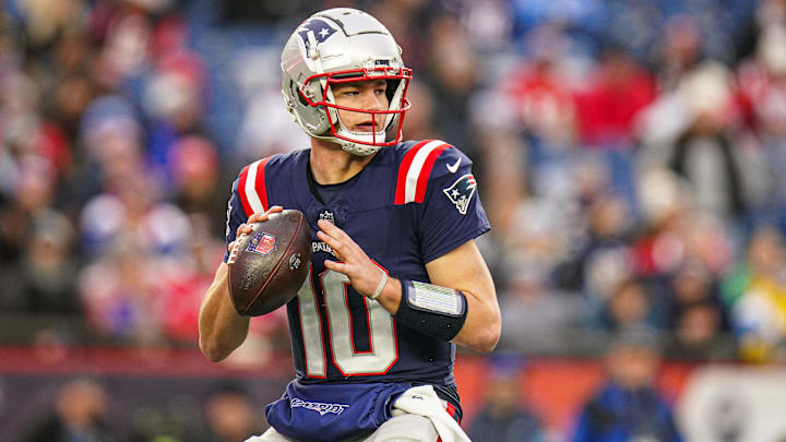  New England Patriots quarterback Drake Maye (10) looks to pass the ball against the Los Angeles Chargers in the second half at Gillette Stadium.