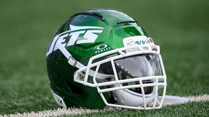 Aug 16, 2025; East Rutherford, New Jersey, USA; General view of a New York Jets helmet prior to the game against the New York Giants at MetLife Stadium. Mandatory Credit: Rich Barnes-Imagn Images Aug 16, 2025; East Rutherford, New Jersey, USA; General view of a New York Jets helmet prior to the game against the New York Giants at MetLife Stadium. Mandatory Credit: Rich Barnes-Imagn Images