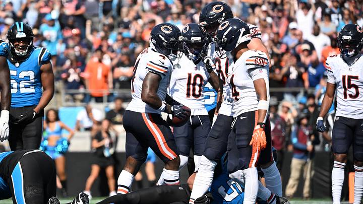 Sep 13, 2026; Charlotte, North Carolina, USA; Chicago Bears running back D'Andre Swift (4) celebrates a touchdown with teammates in the third quarter against the Carolina Panthers at Bank of America Stadium. Mandatory Credit: Bob Donnan-Imagn Images Sep 13, 2026; Charlotte, North Carolina, USA; Chicago Bears running back D'Andre Swift (4) celebrates a touchdown with teammates in the third quarter against the Carolina Panthers at Bank of America Stadium. Mandatory Credit: Bob Donnan-Imagn Images