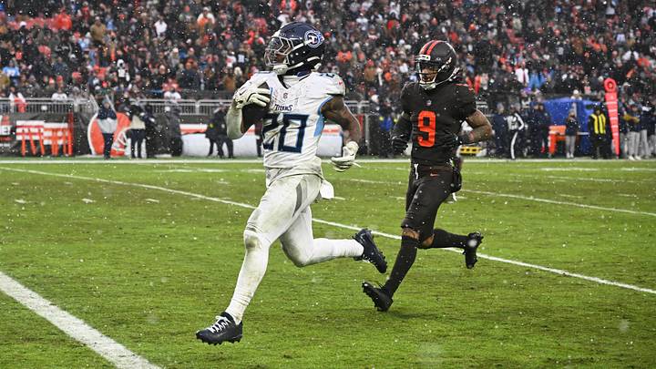 Dec 7, 2025; Cleveland, Ohio, USA; Tennessee Titans running back Tony Pollard (20) runs for a thirty-two yard touchdown against Cleveland Browns safety Grant Delpit (9) during the third quarter at Huntington Bank Field. Mandatory Credit: Ken Blaze-Imagn Images Dec 7, 2025; Cleveland, Ohio, USA; Tennessee Titans running back Tony Pollard (20) runs for a thirty-two yard touchdown against Cleveland Browns safety Grant Delpit (9) during the third quarter at Huntington Bank Field. Mandatory Credit: Ken Blaze-Imagn Images