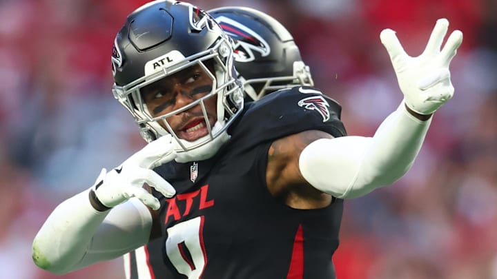 Dec 21, 2025; Glendale, Arizona, USA;  Atlanta Falcons tight end Kyle Pitts Sr. (8) reacts after making a first down against the Arizona Cardinals during the second half at State Farm Stadium.