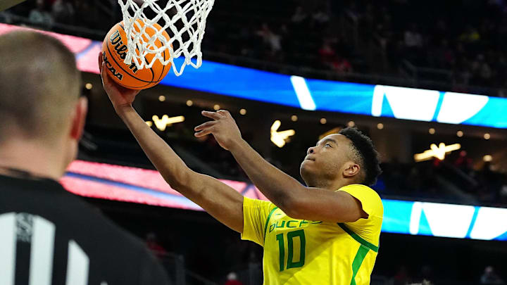 Mar 14, 2024; Las Vegas, NV, USA; Oregon Ducks forward Kwame Evans Jr. (10) shoots against the UCLA Bruins.