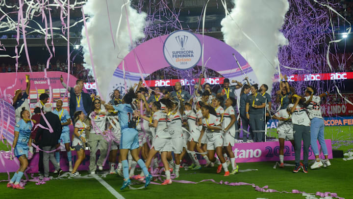 São Paulo vence o Majestoso e é campeão da Supercopa Feminina