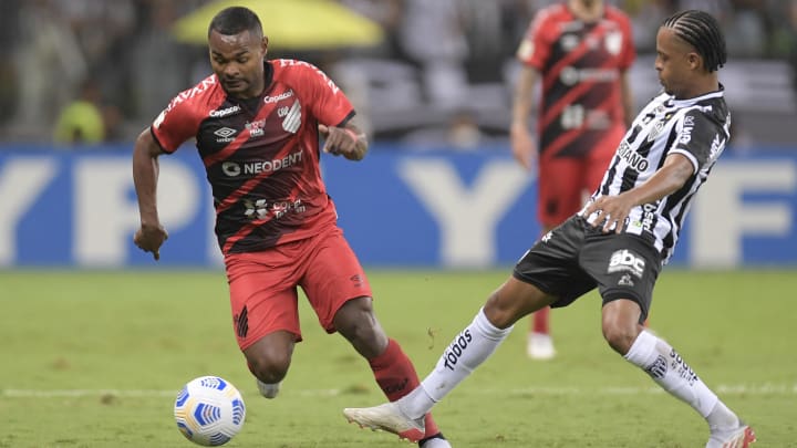 Athletico-PR levou 4 a 0 do Atlético-MG neste domingo Athletico-PR levou 4 a 0 do Atlético-MG neste domingo