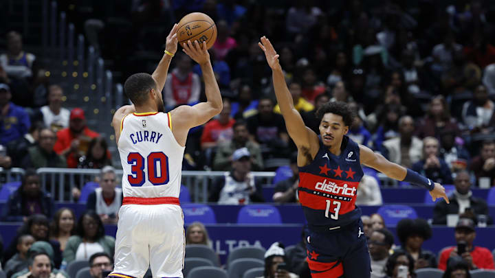 Curry returned after a week's absence in the Warriors' win over the Wizards