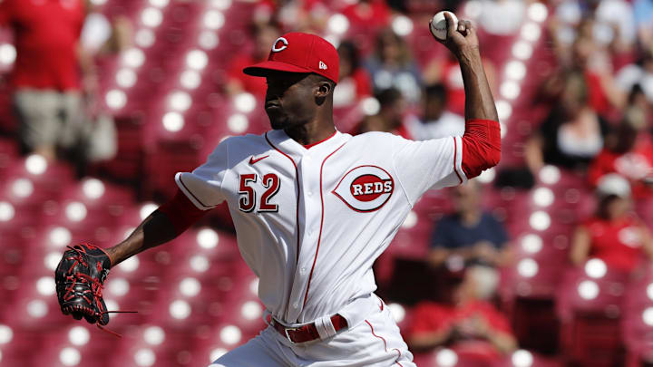 Cincinnati Reds starting pitcher Reiver Sanmartin (52) throws a pitch.