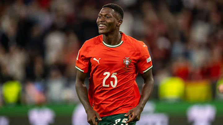 Nuno Mendes ist der beste Linksverteidiger der Welt Nuno Mendes ist der beste Linksverteidiger der Welt