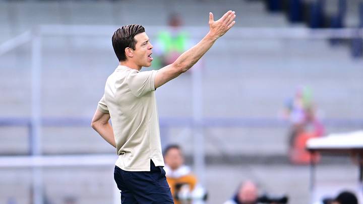 Esteban Solari vio la tarjeta roja en su primer partido como técnico de Pumas Esteban Solari vio la tarjeta roja en su primer partido como técnico de Pumas